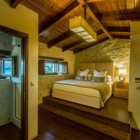 Marathiás Exensian Villas & Suites מראה חיצוני תמונה
