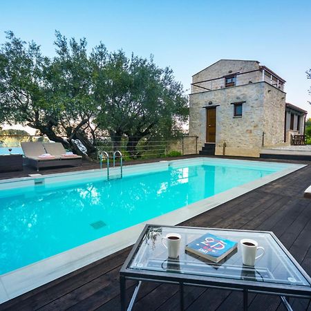 Marathiás Exensian Villas & Suites מראה חיצוני תמונה