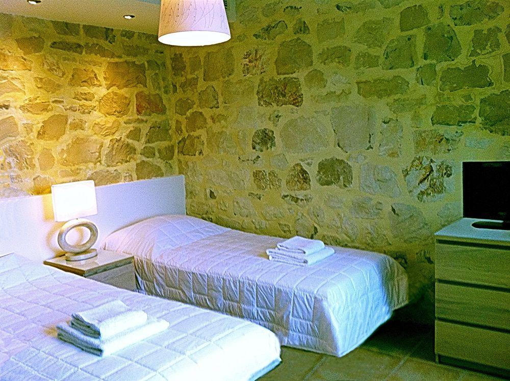 Marathiás Exensian Villas & Suites מראה חיצוני תמונה