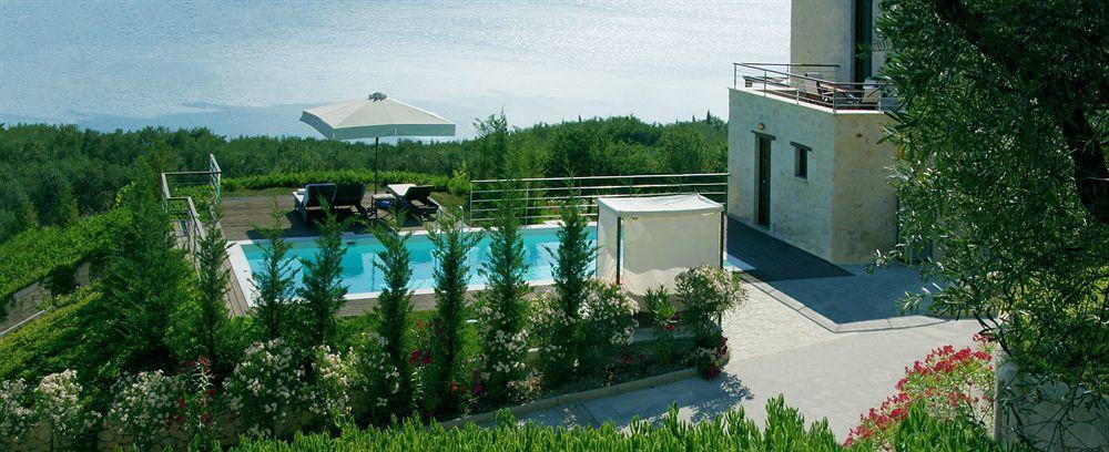 Marathiás Exensian Villas & Suites מראה חיצוני תמונה
