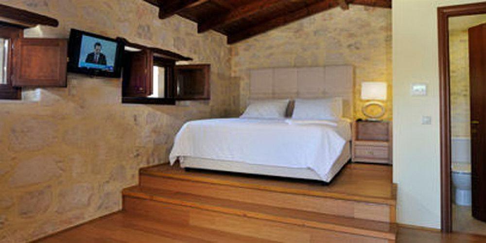 Marathiás Exensian Villas & Suites מראה חיצוני תמונה