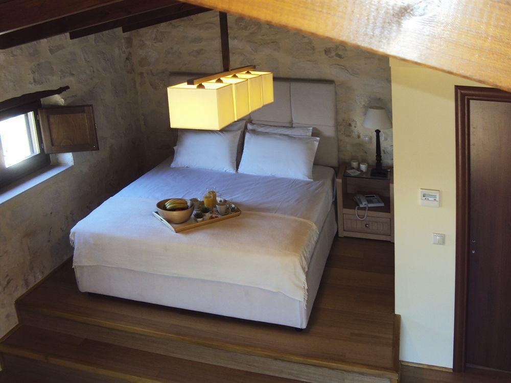 Marathiás Exensian Villas & Suites מראה חיצוני תמונה