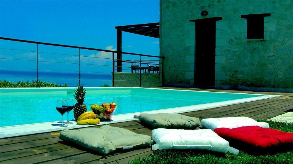 Marathiás Exensian Villas & Suites מראה חיצוני תמונה