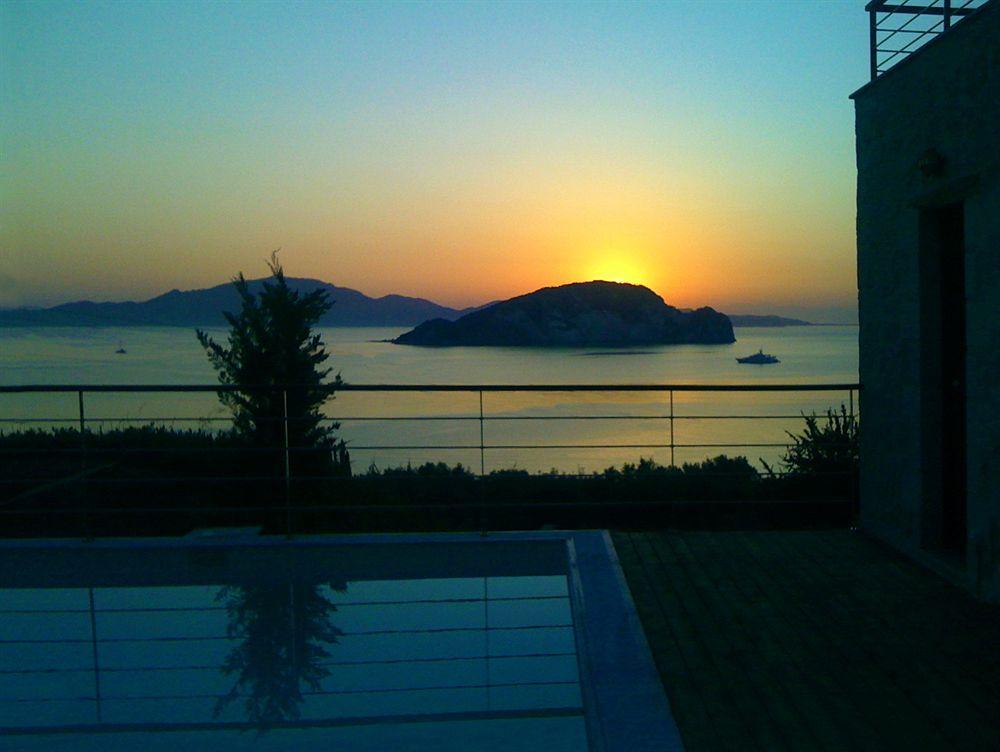 Marathiás Exensian Villas & Suites מראה חיצוני תמונה