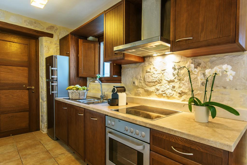 Marathiás Exensian Villas & Suites מראה חיצוני תמונה