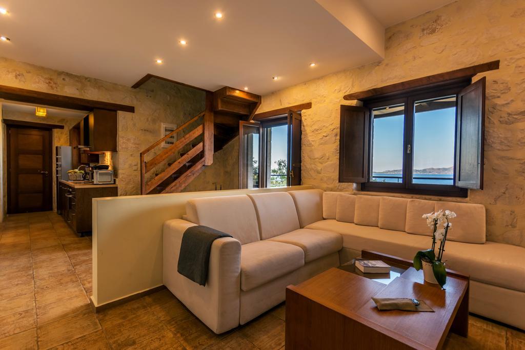 Marathiás Exensian Villas & Suites מראה חיצוני תמונה