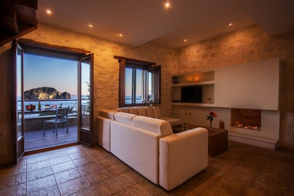 Marathiás Exensian Villas & Suites מראה חיצוני תמונה