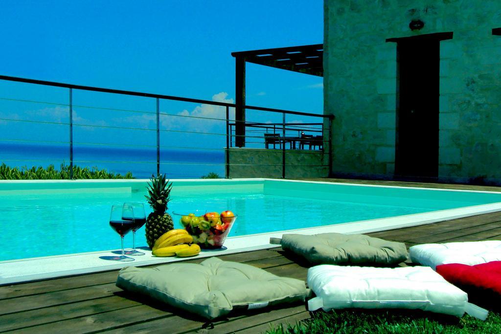 Marathiás Exensian Villas & Suites מראה חיצוני תמונה