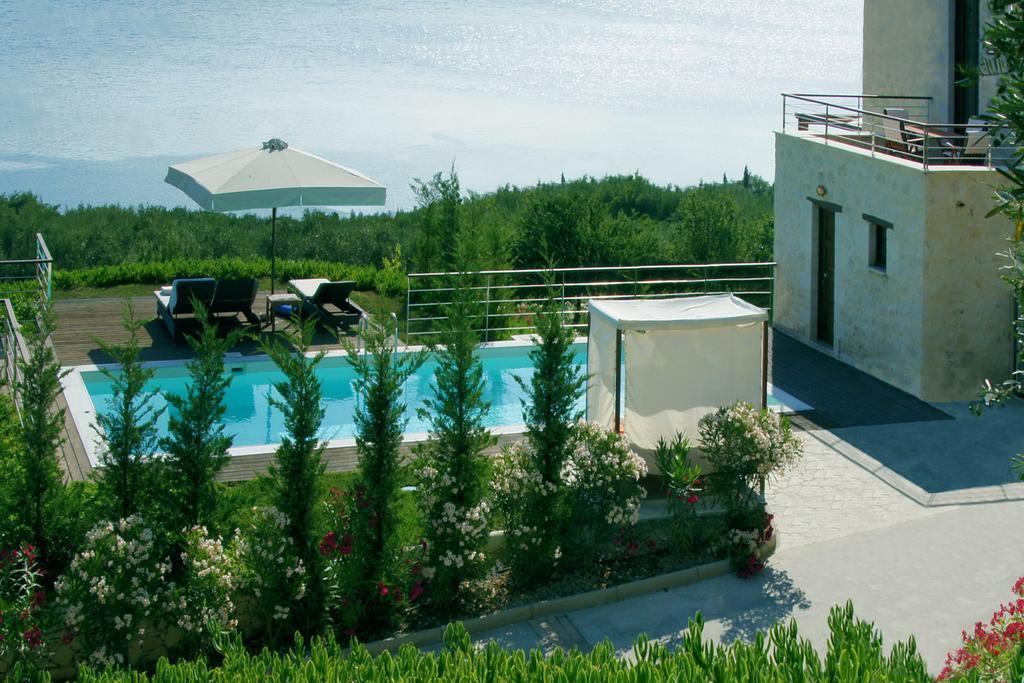 Marathiás Exensian Villas & Suites מראה חיצוני תמונה