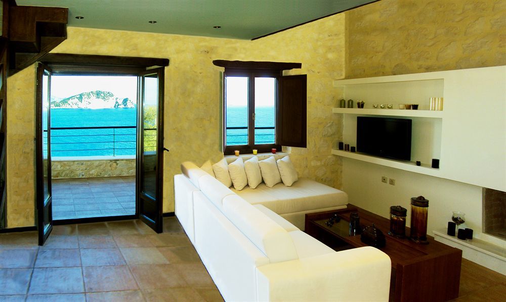 Marathiás Exensian Villas & Suites מראה חיצוני תמונה